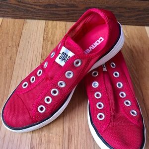 Converse mesh light weight sneaker.
